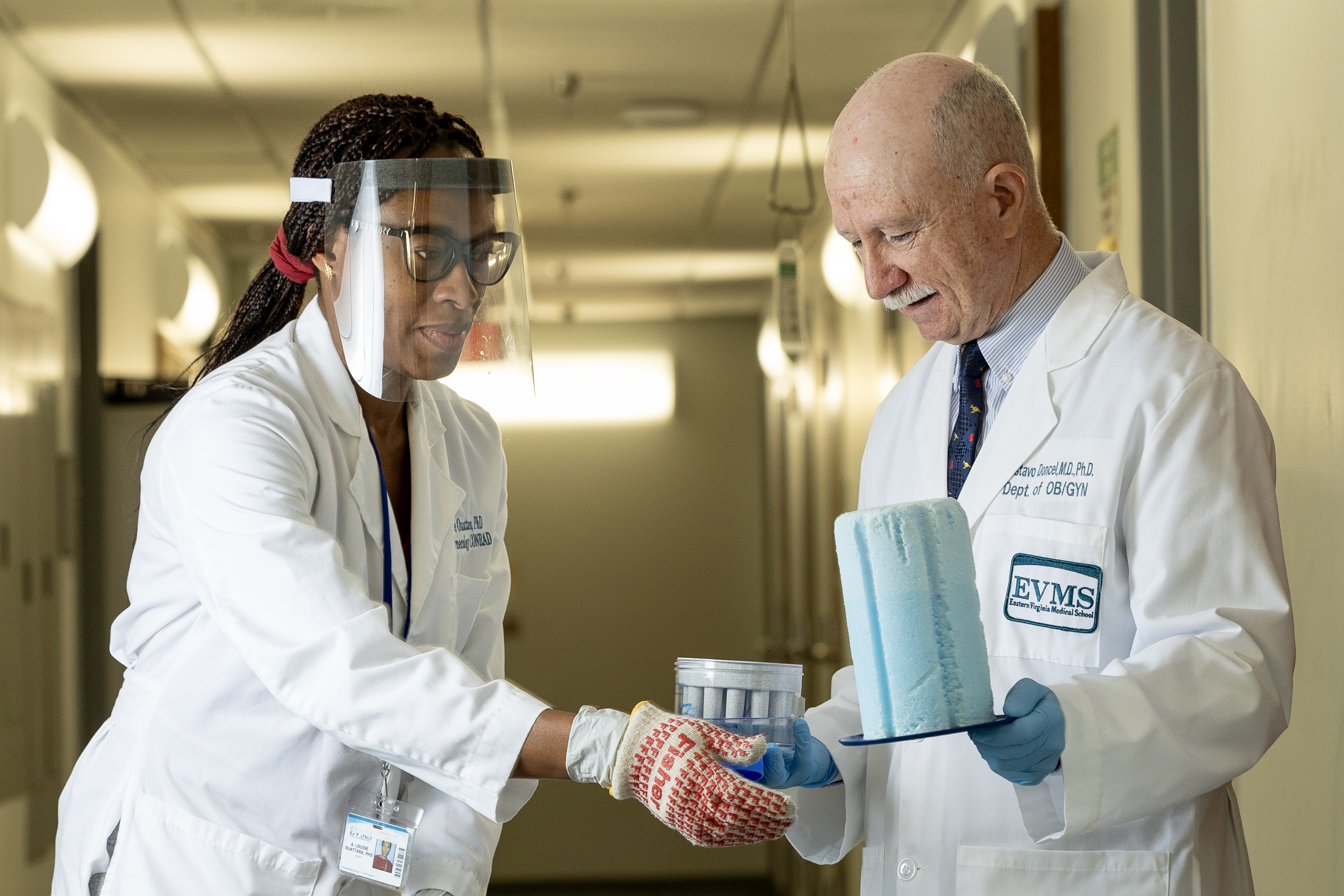 2 lab workers talking.